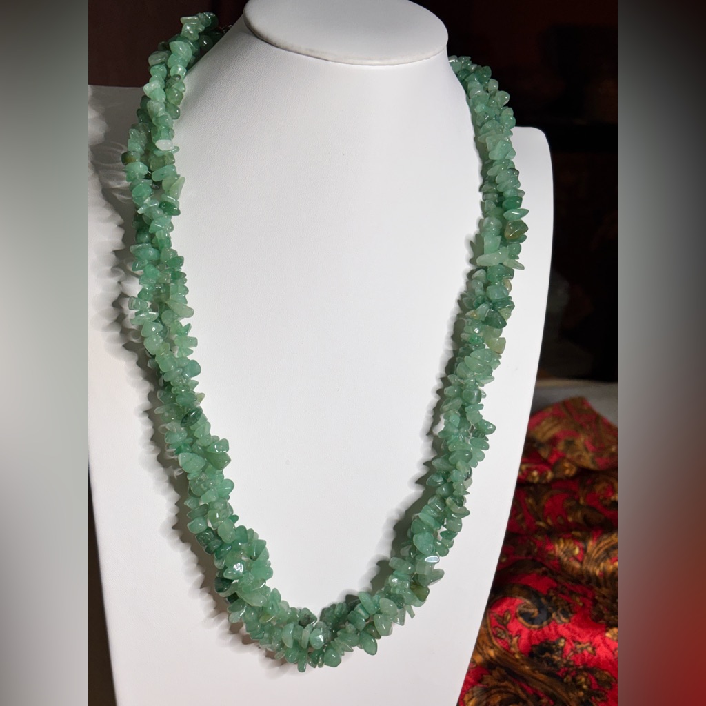 Handmade Green Aventurine Chip Necklace Elegant Women’s Jewelry 24 Inches